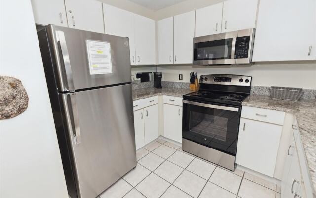 Pelican Beach 1811 1 Bedroom Condo by RedAwning