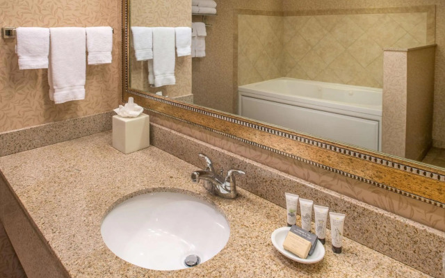 Red Lion Hotel Pasco Airport & Conference Center