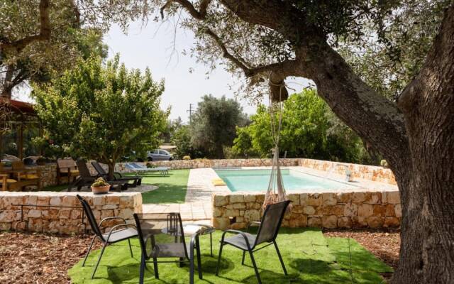 Trullo Nonna Netta con Piscina Idromassaggio e Area Giochi
