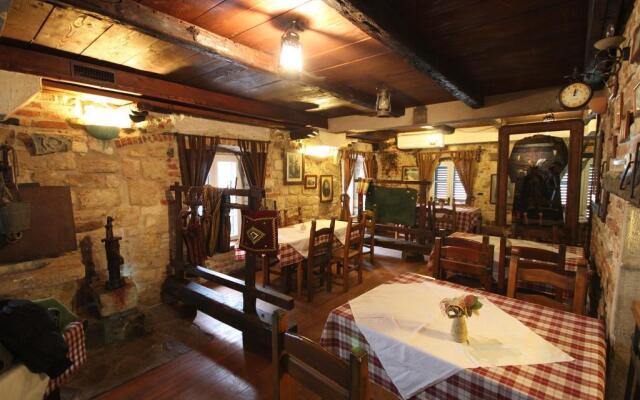 XIV Century rooms
