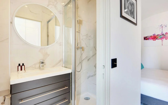 Modern Apartment With Balcony - 2br/6p- Roquette