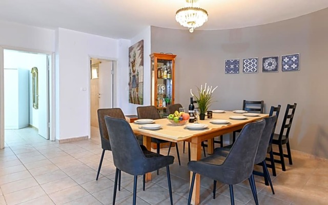 Anil's house - מתחם צימרים עם בריכה מקורה ומחוממת Zimmer with heated swimming pool
