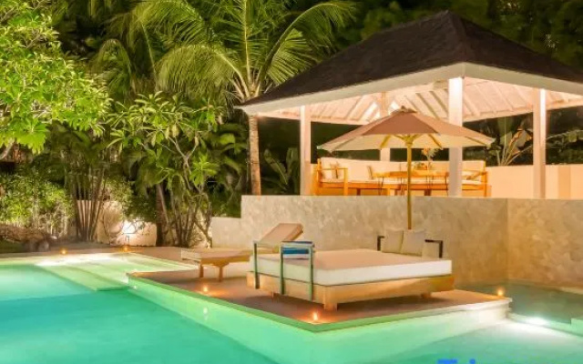 Spacious 2 Villas combined, 9 bedrooms, 2 pools – Pool – Kerobokan Kelod