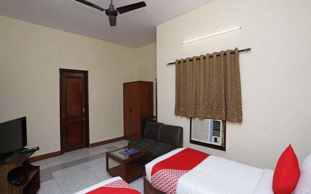 OYO 15791 Flagship Hotel Executive Hazratganj