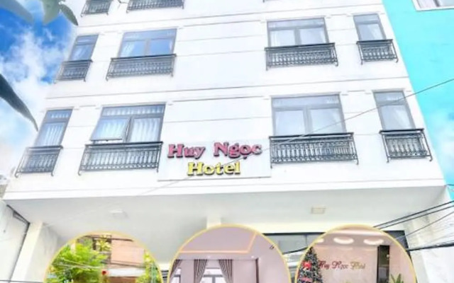OYO 1180 Huy Ngoc Hotel