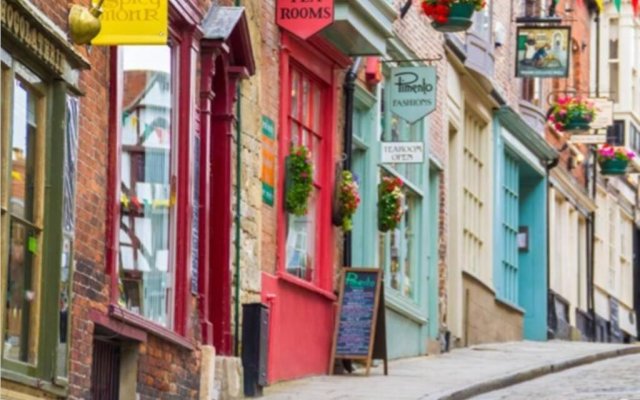 No.25 Steep Hill - Award Winning Street, Cathedral Quarter, Lincoln - Free Parking