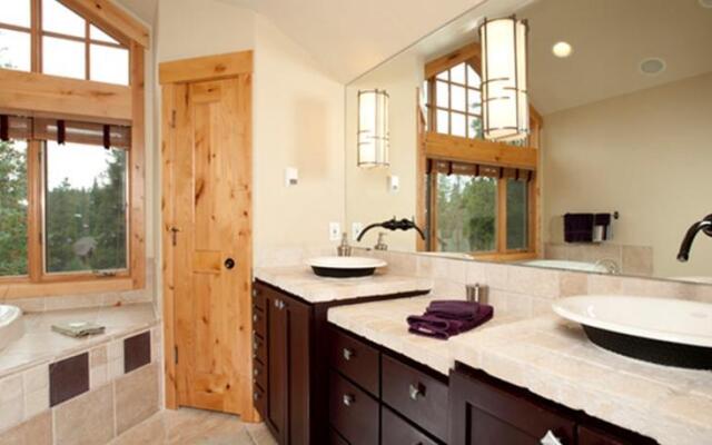 Sunbeam Lodge by Summit Mountain Properties