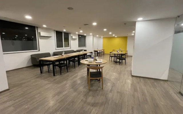 Saltstayz Express - Medicity (Near Medanta Hospital)