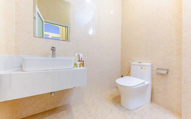 Hotel Huong Moc by OYO Rooms