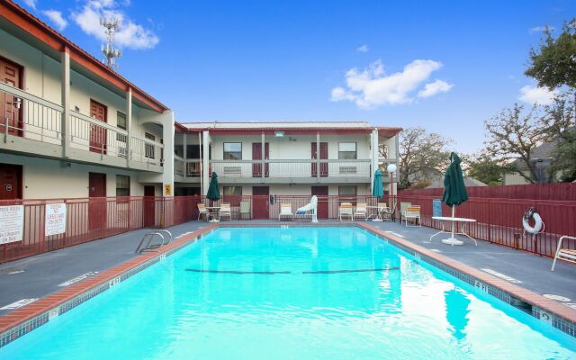 Red Roof Inn North Dallas - Park Central