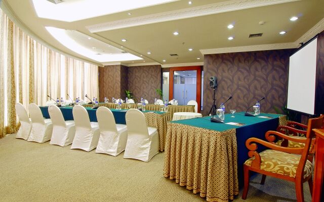 Grand Arkenso Parkview Hotel