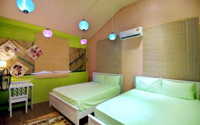 Decoupage Homestay