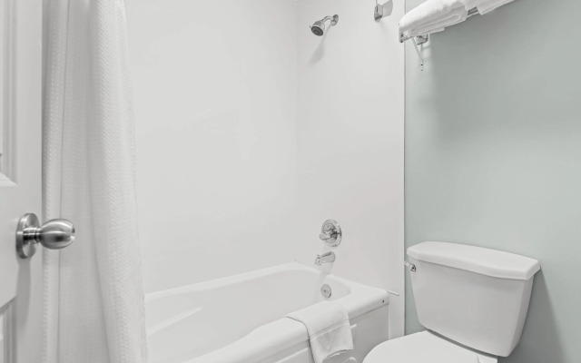 Super 8 by Wyndham Saskatoon Near Saskatoon Airport