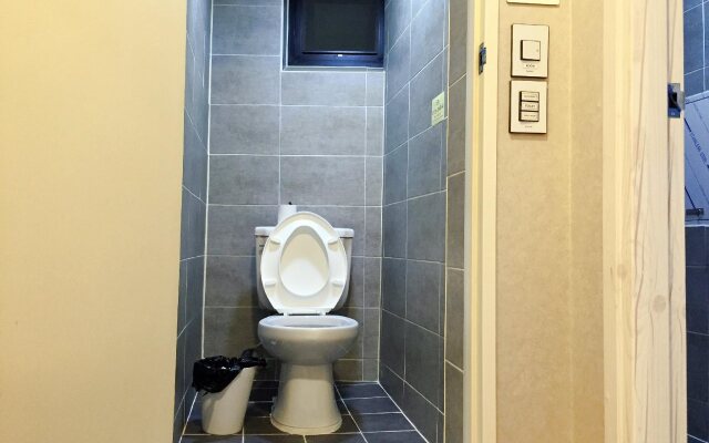 Flat B Hostel - Hostel