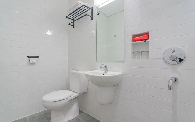 RedDoorz Premium @ Hotel Hebat