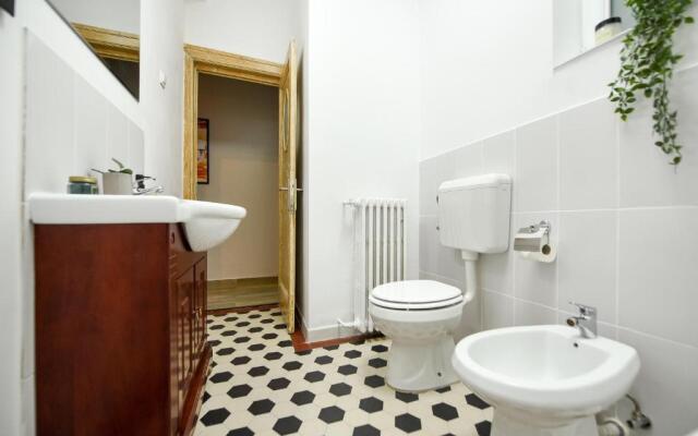 THE INDUSTRIAL. Huge Unirii Square Apartment