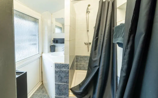 Nice Apartment in Liege With Parking