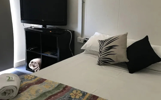 Tin Can Bay Budget Accommodation - Hostel