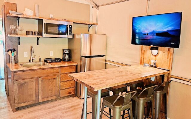 17 Son's Geronimo - Birdhouse Cabin