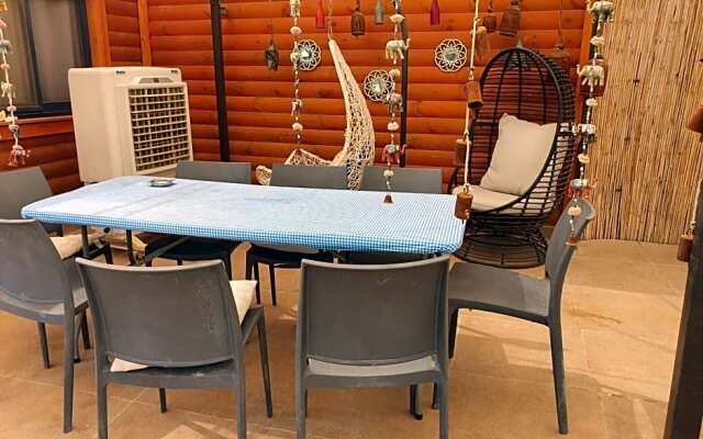 Zimmer Belev HaKikar- Dead sea