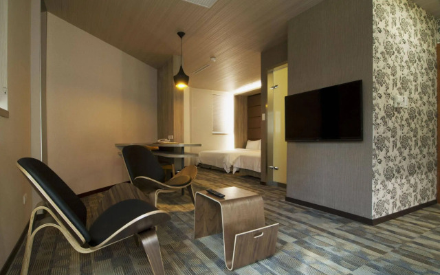 East Dragon Hotel