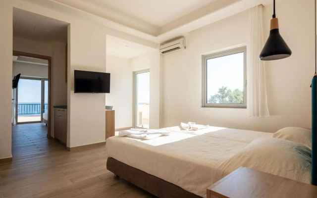 Cavos Bay Hotel and Studios
