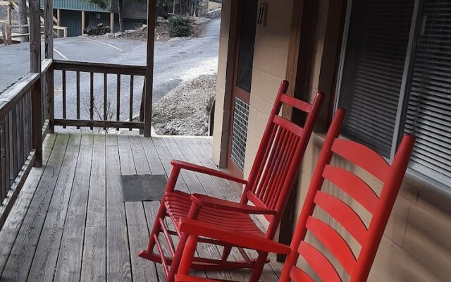 Evening Shade River Lodge and Cabins