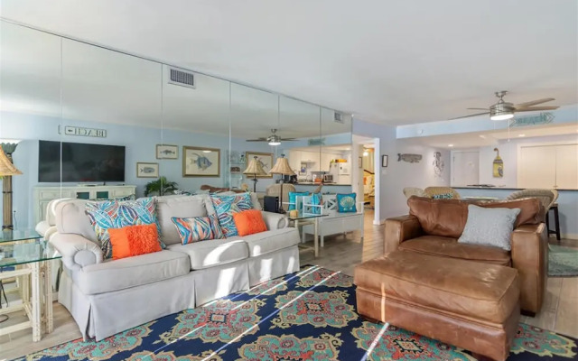 Shoreline Towers 1073