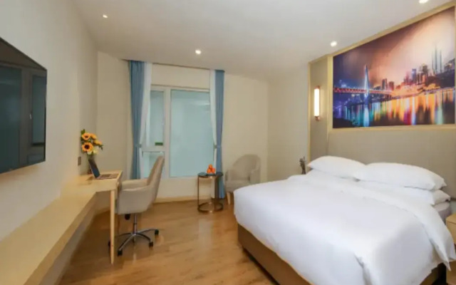 Vienna Hotel (Chongqing Nanping Nanbin Road Metro Station Branch)