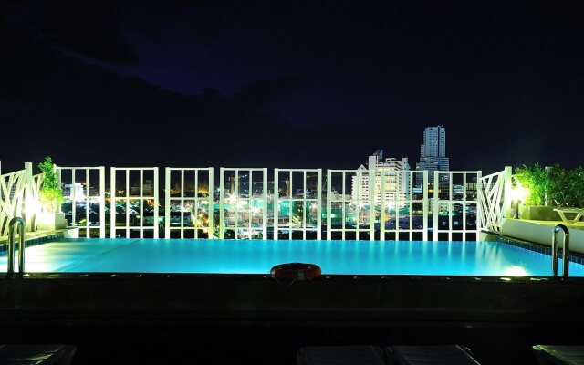 Raha Grand Hotel
