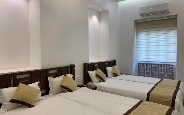Carlton Hotel