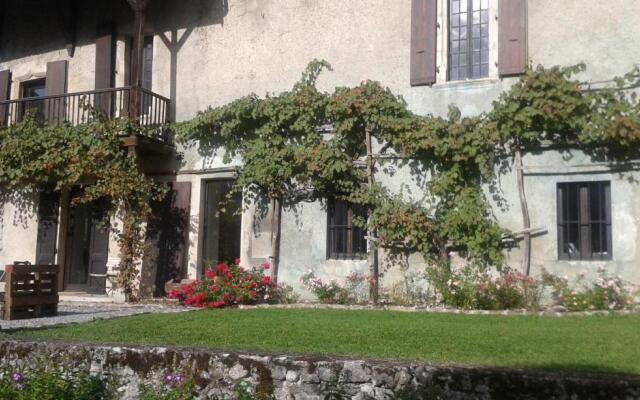 Villa monument historique au bord du lac - 12 pers