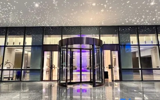 XingLong Lakeside Hotel