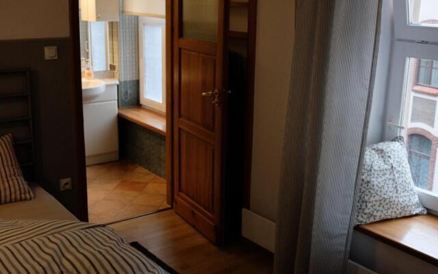 Academus - Cafe/Pub & Guest House
