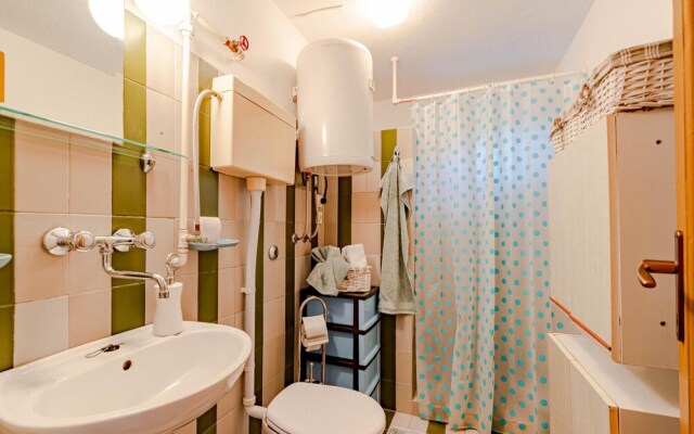 Stunning Home in Zavalatica With Wifi and 4 Bedrooms