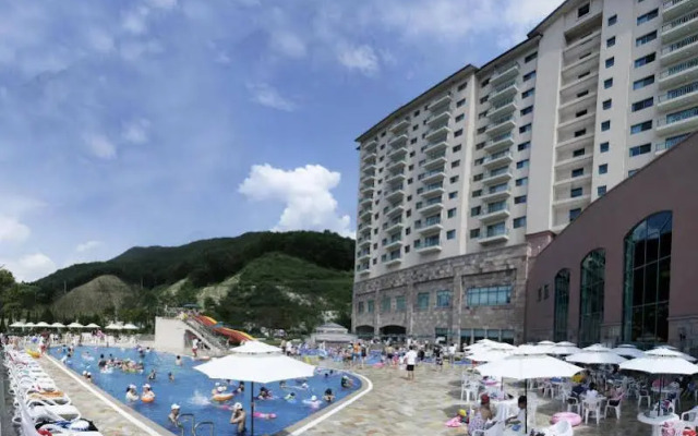 Hansol Oakvalley Resort Ski Village