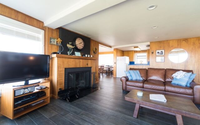 The Riptides 3 Br home by RedAwning