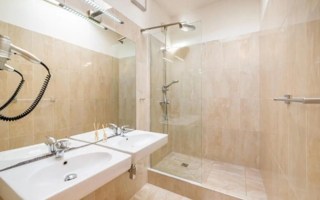 Templová 7 - Old Town Large Apartment with Terrace