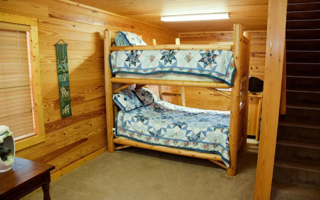 WEEKS WORTH - 3 Br Cabin