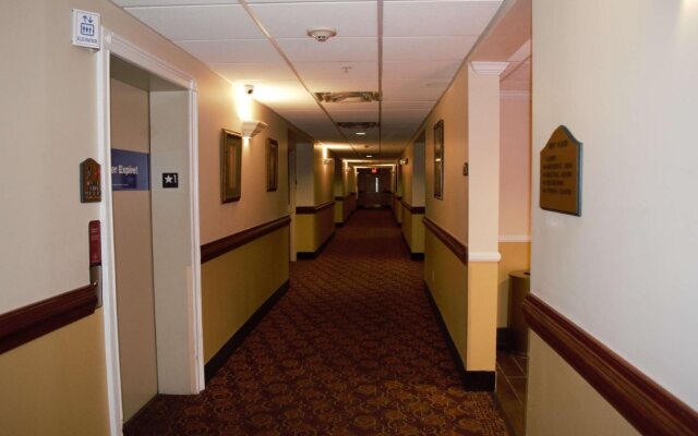 Best Western Plus Strawberry Inn & Suites