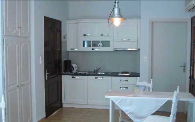Maria Studios Rooms and Apartments