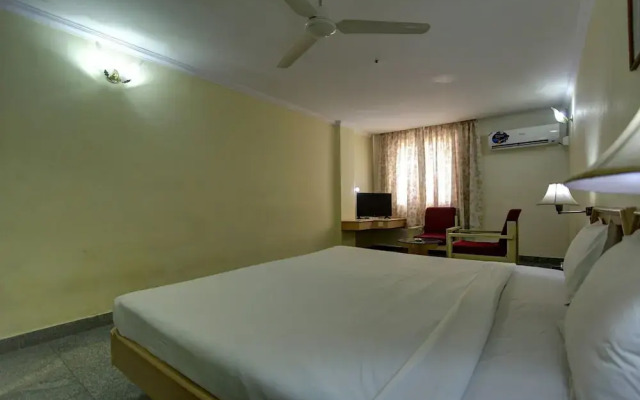 Spot On 33415 Hotel Oriental Towers