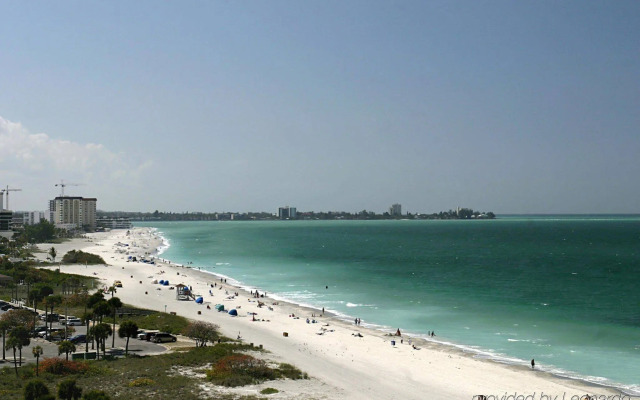 Cirque St. Armands Beachside