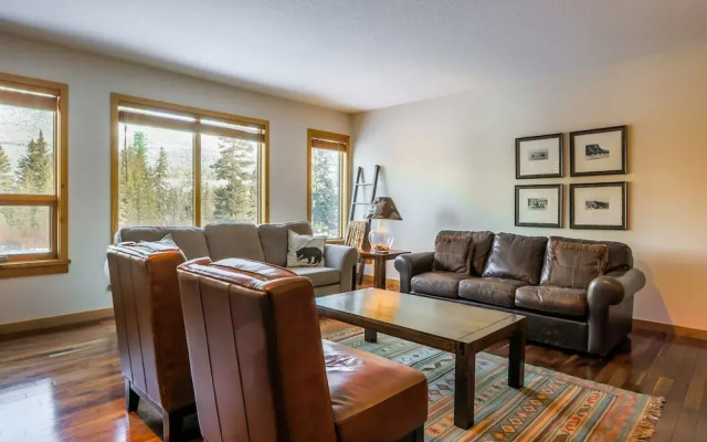 Rundle Cliffs Lodge by Spring Creek Vacation