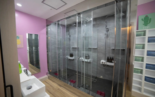 Calistar Hotel