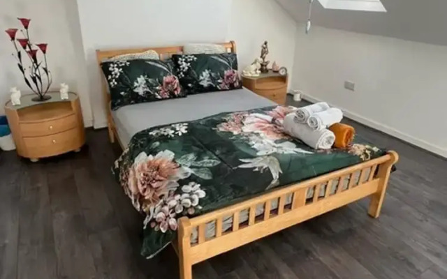 Oak Tree Lane Apartment in Birmingham