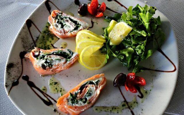 Reno's Restaurant & Guesthouse