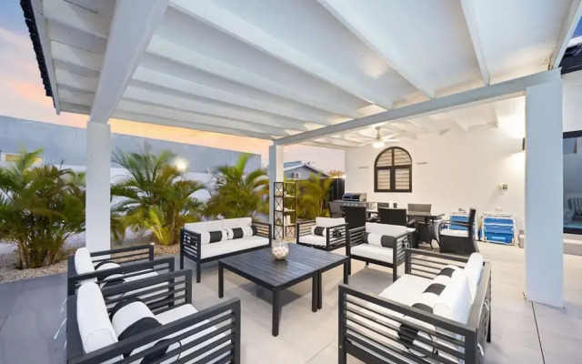 Tides Villa 4BR Private Pool Walk to the Beach