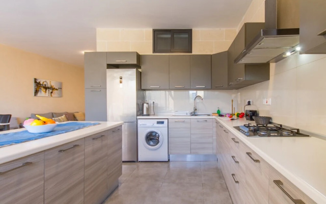 Ta'Siku Gozitan villa + Pool & hot tub