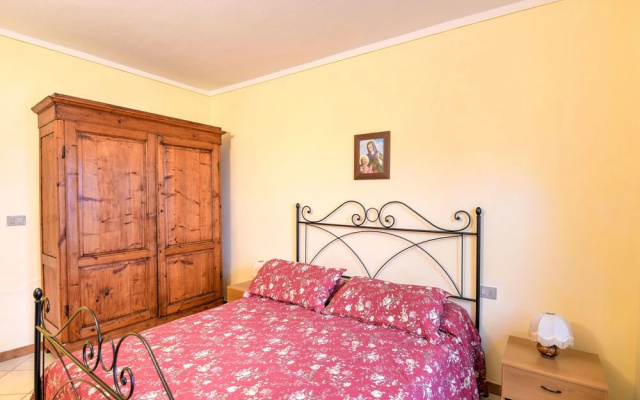 Panoramic Apartment with Communal Pool And Private Garden